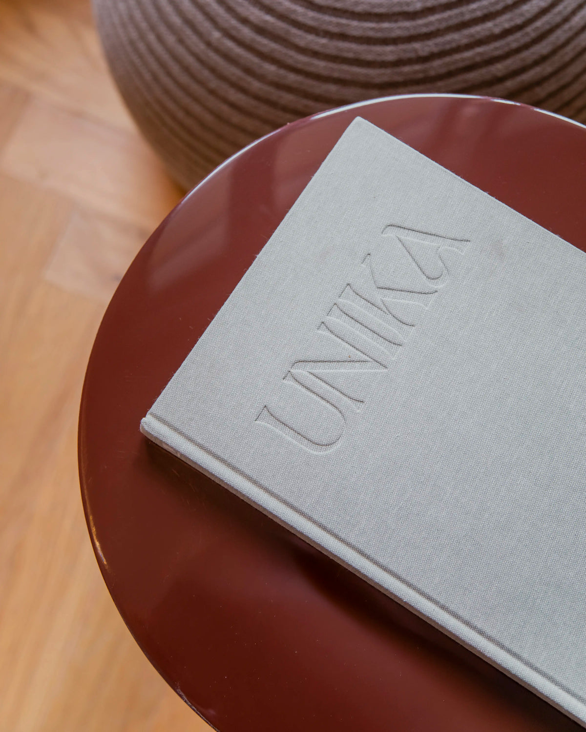 Alia round side table in microcement with a high-gloss finish