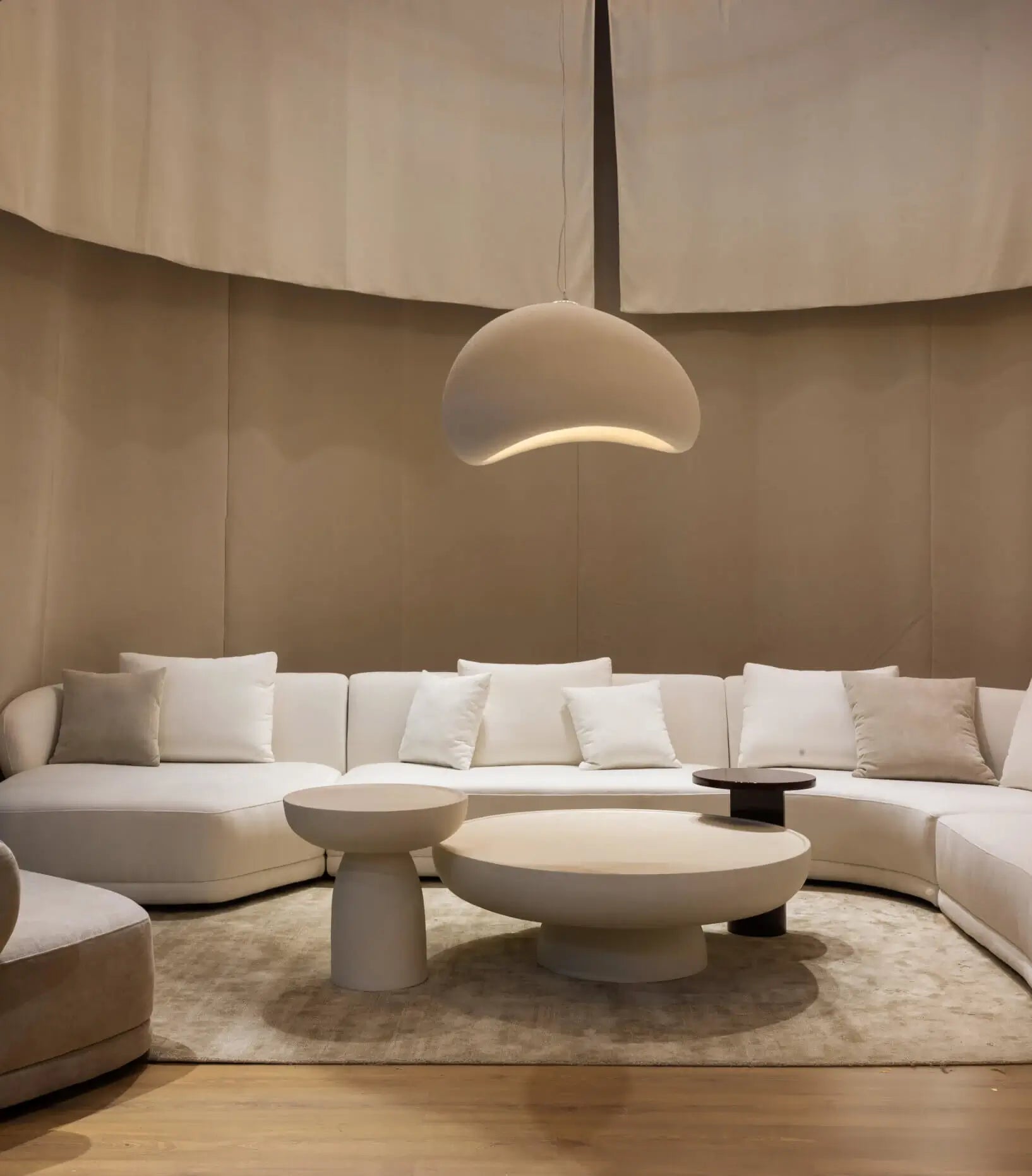 Table d'appoint ronde Alia en microciment finition brillante