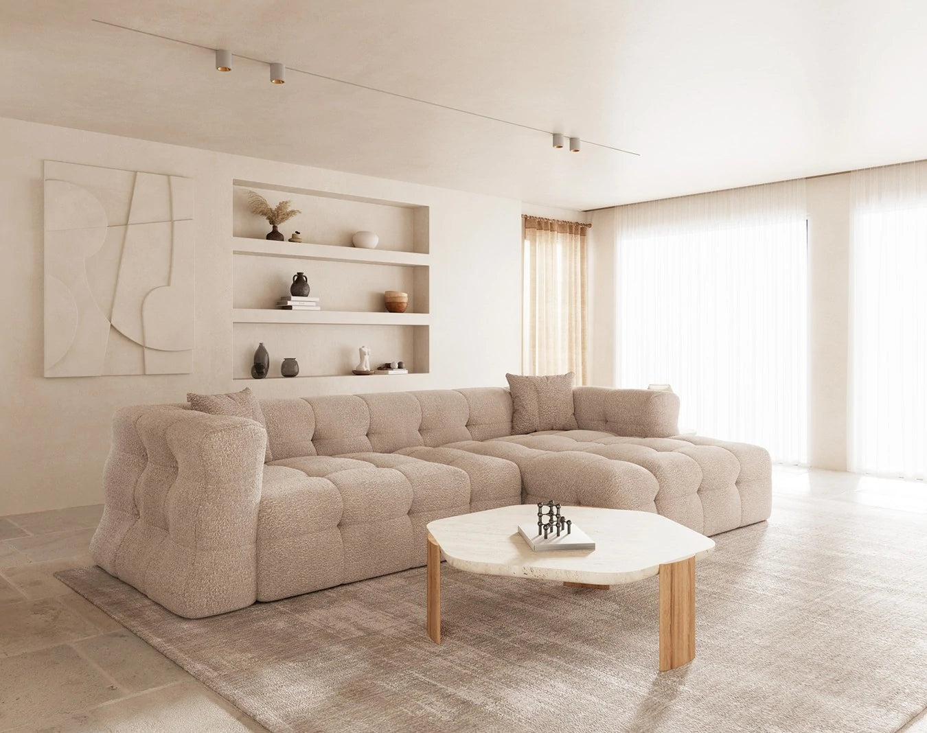 Mesa Paraná de centro con tapa de mármol travertino y patas de fresno natural