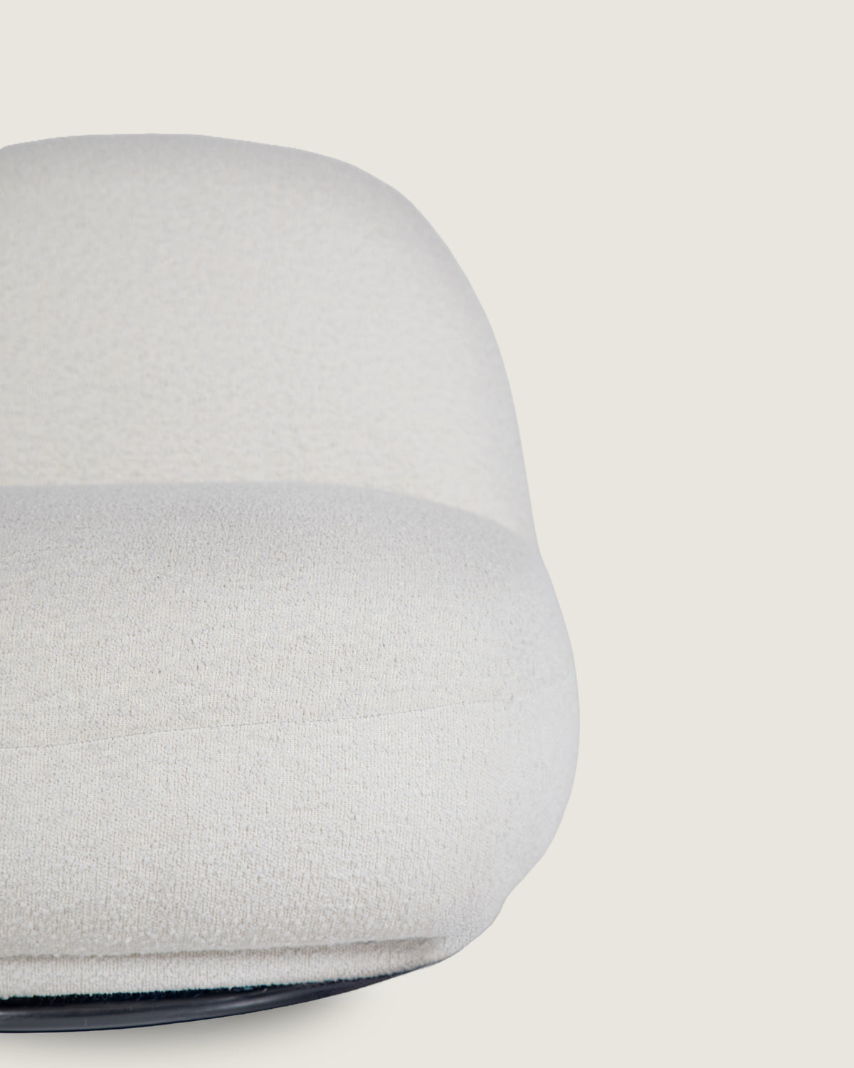 Butaca tapizada para salón o dormitorio blanca de diseño hecha a mano Elise