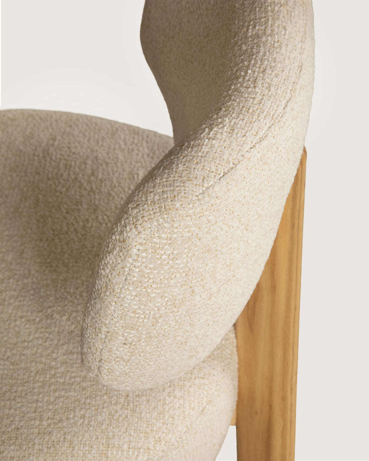 Silla cómoda comedor nórdica tapizada madera fresno maciza patas de madera Jade