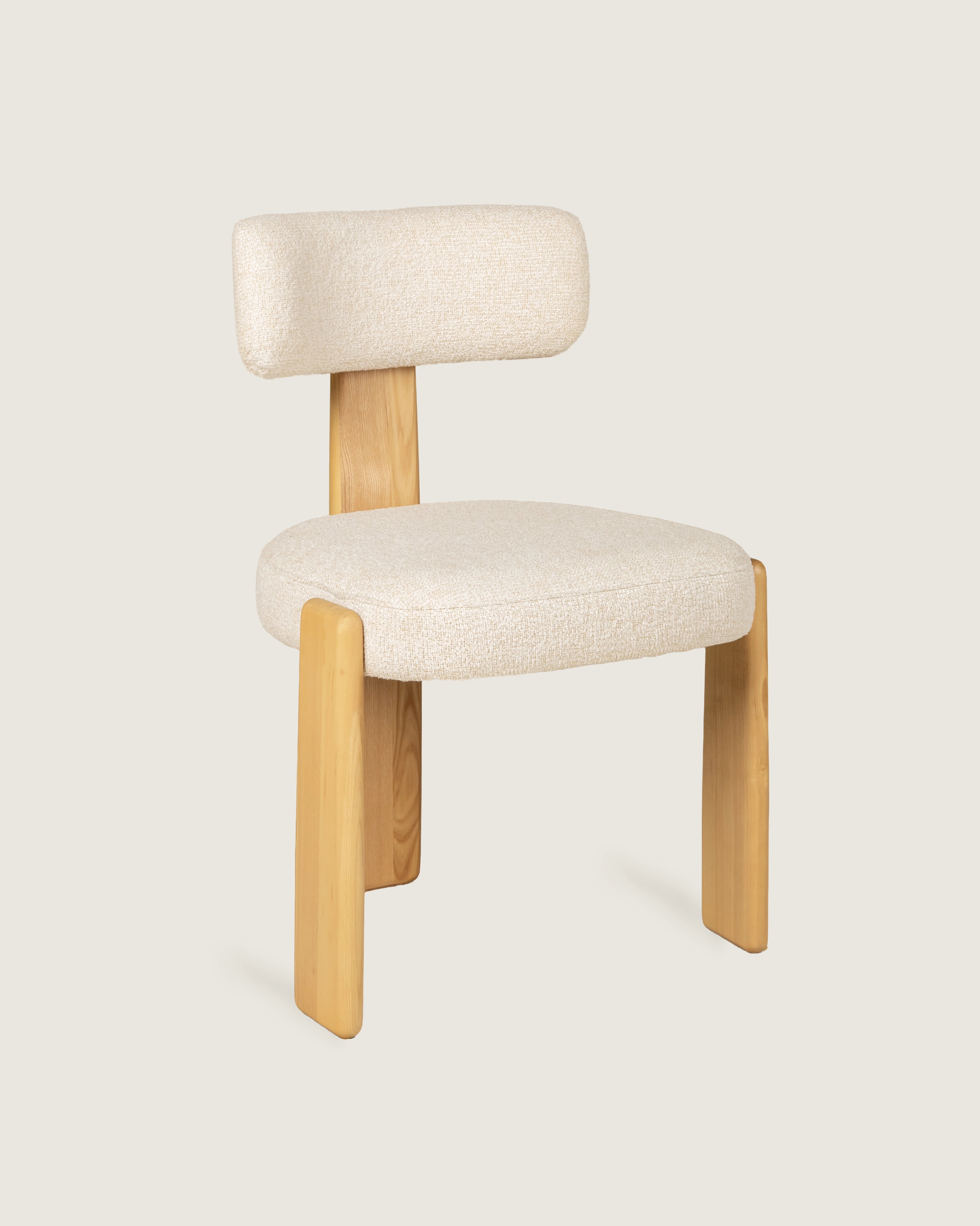 Silla Lea en tapicería dolmen creme