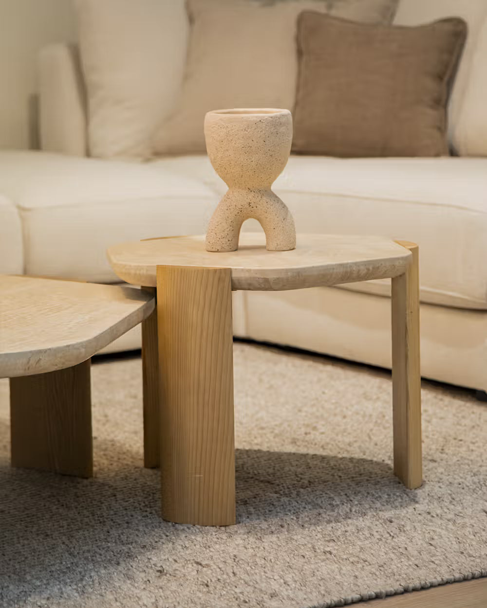Mesa auxiliar salón comedor hexagonal madera y mármol calidad premium pequeña travertino blanco Paraná