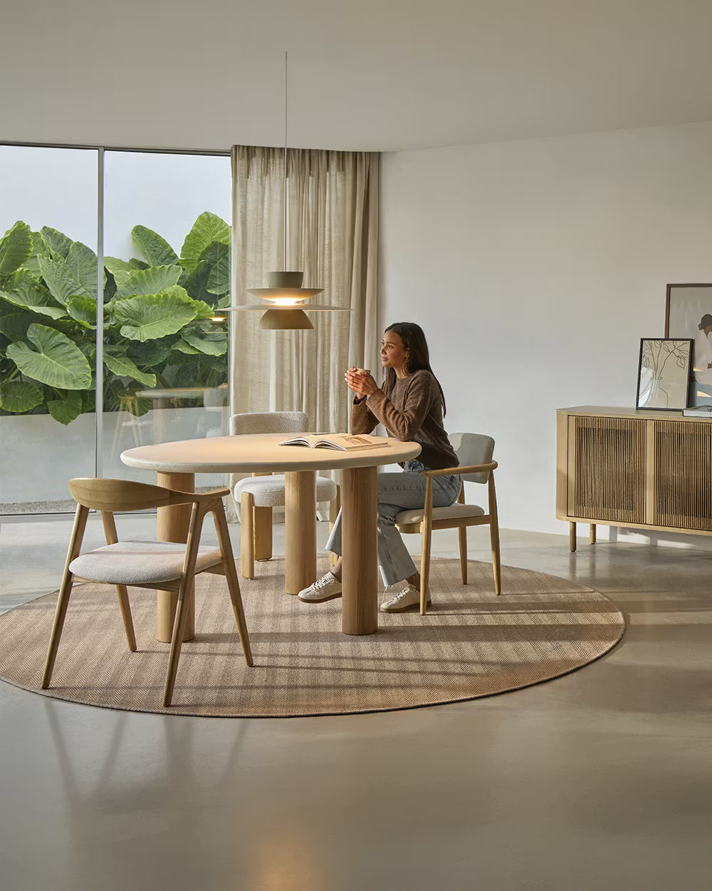 Mesa comedor ovalada madera y microcemento liquido calidad premium mediana roble Vilma