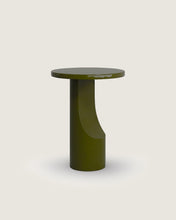 Table d'appoint ronde Alia en microciment finition brillante