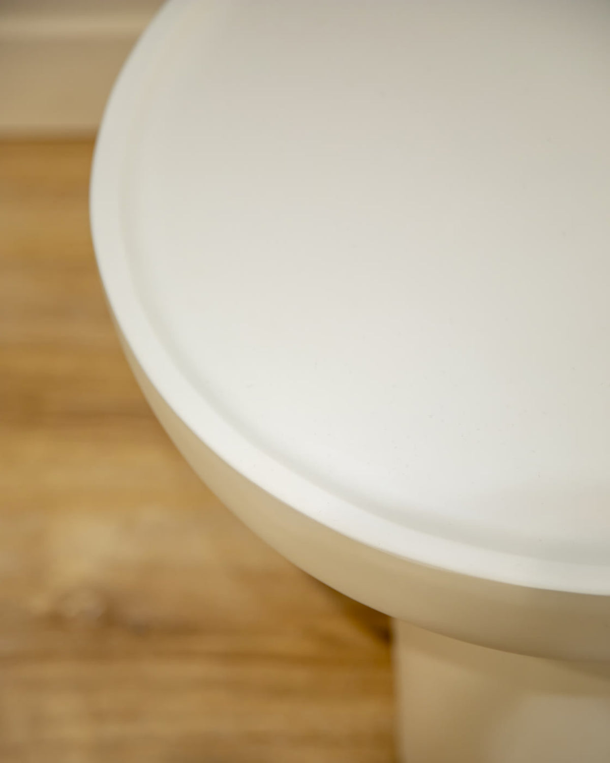 Mesa auxiliar salón comedor redonda microcemento calidad premium pequeña natural Rin