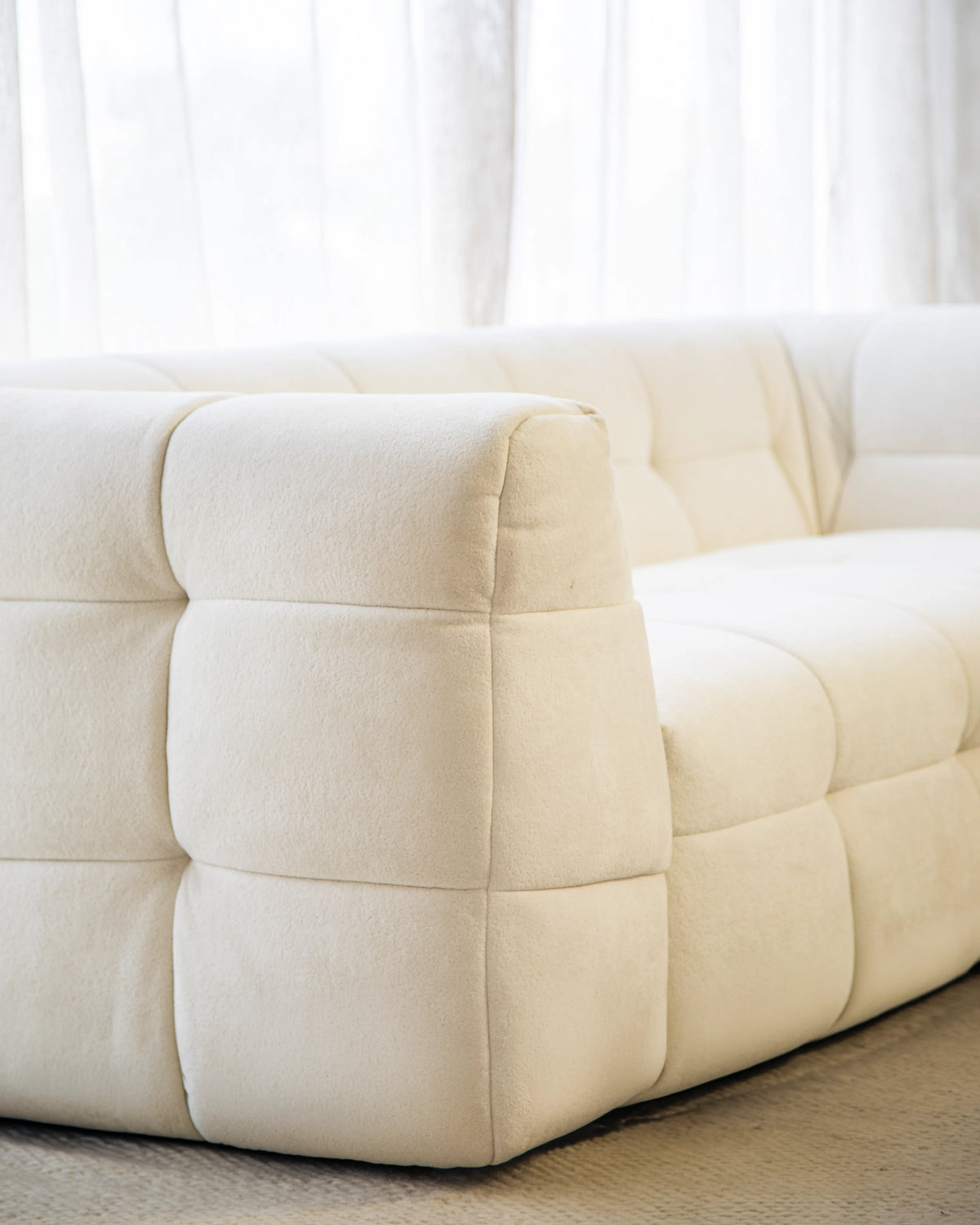 Modern medium white linear 3-seater Mykonos sofa