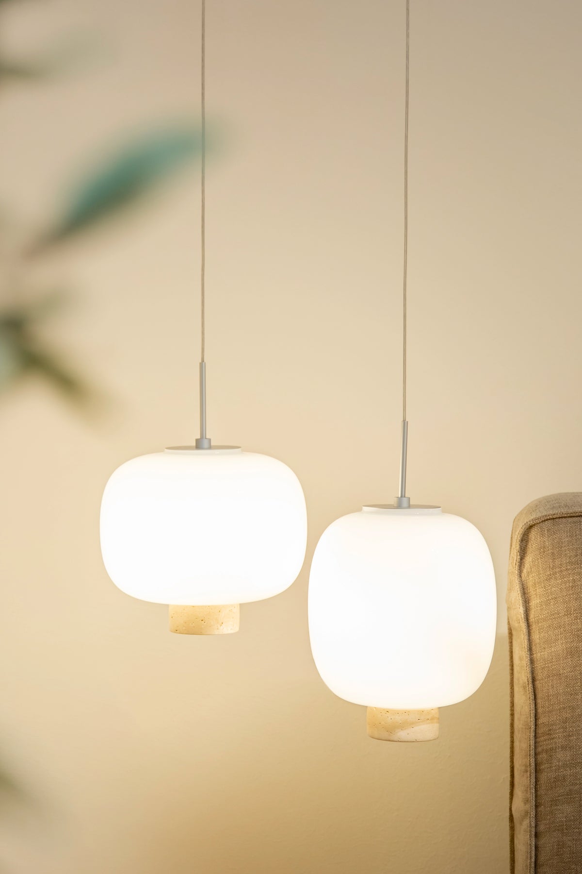 Lámpara techo colgante salón comedor cristal mediana artesanal ovalada Ánima