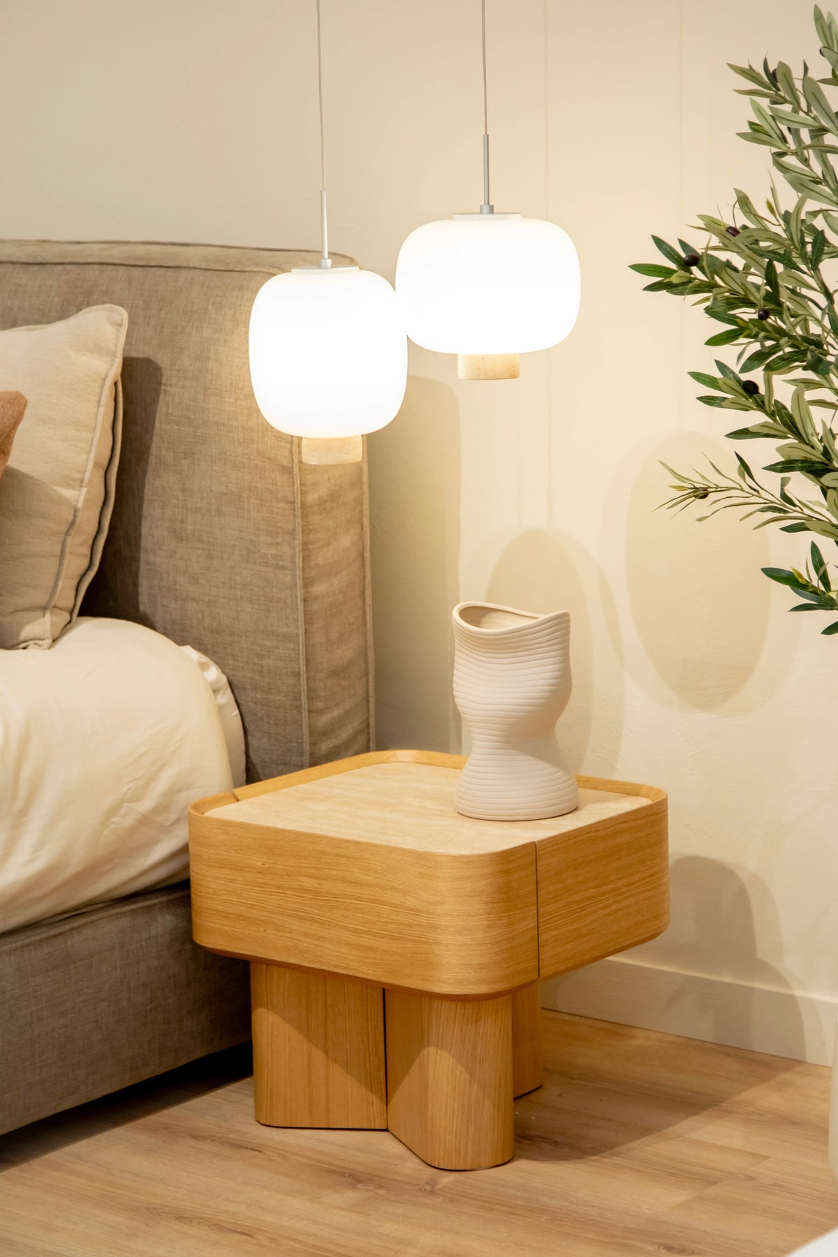 Lámpara techo colgante salón comedor cristal mediana artesanal ovalada Ánima