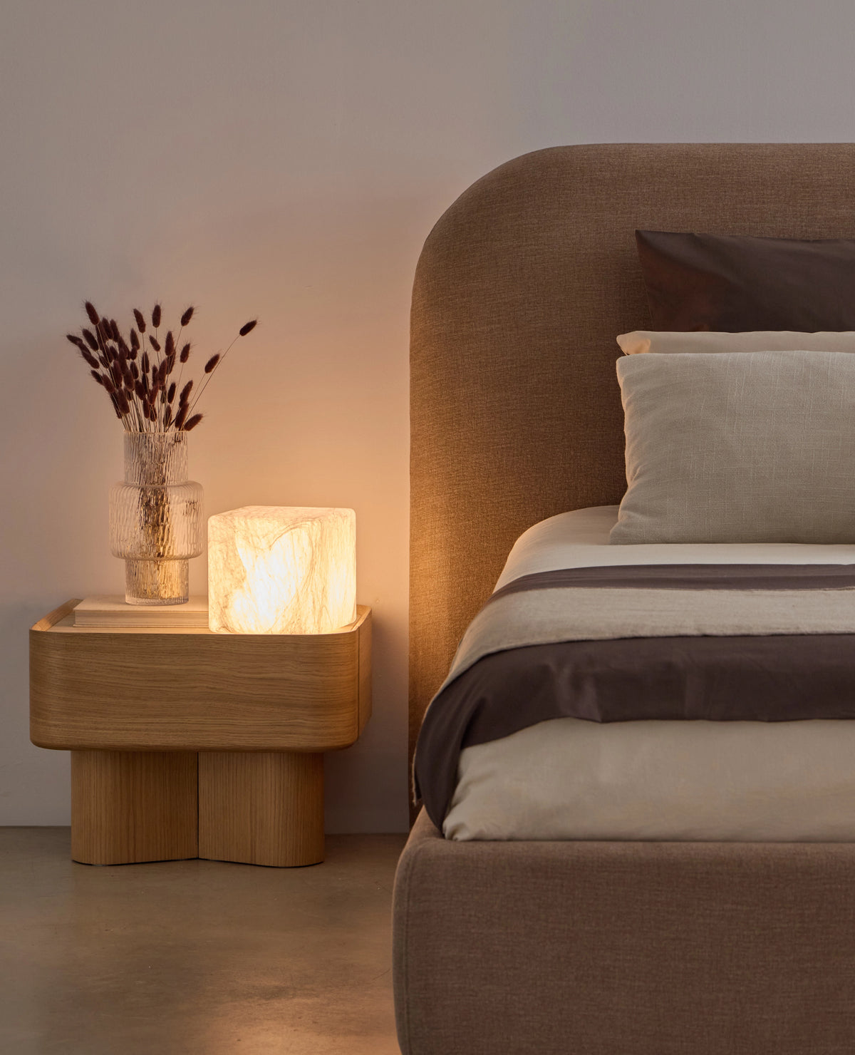 Lámpara mesita de noche dormitorio seda natural pequeña artesanal cuadrada Cube