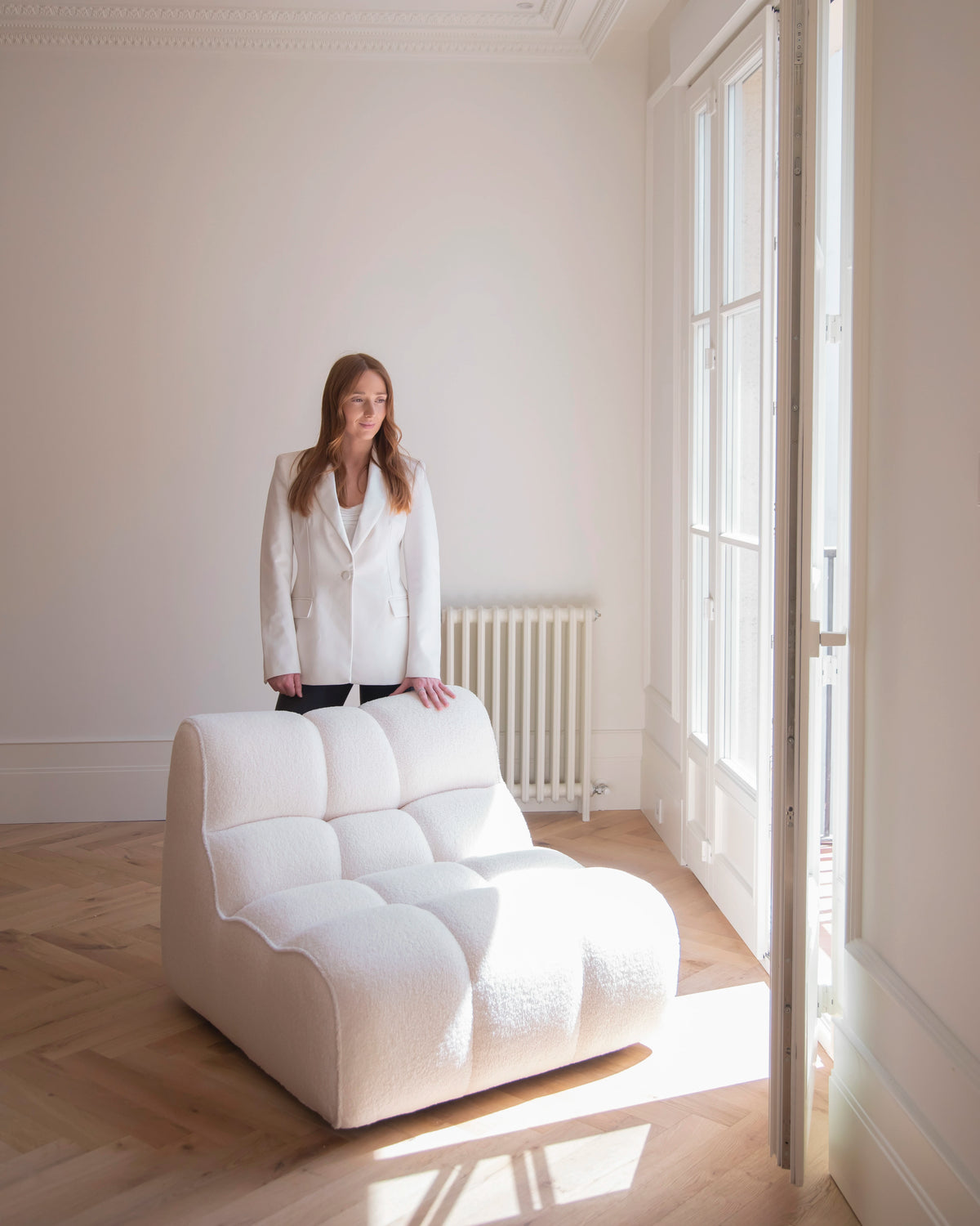 Modern large white 1-seater Nude armchair