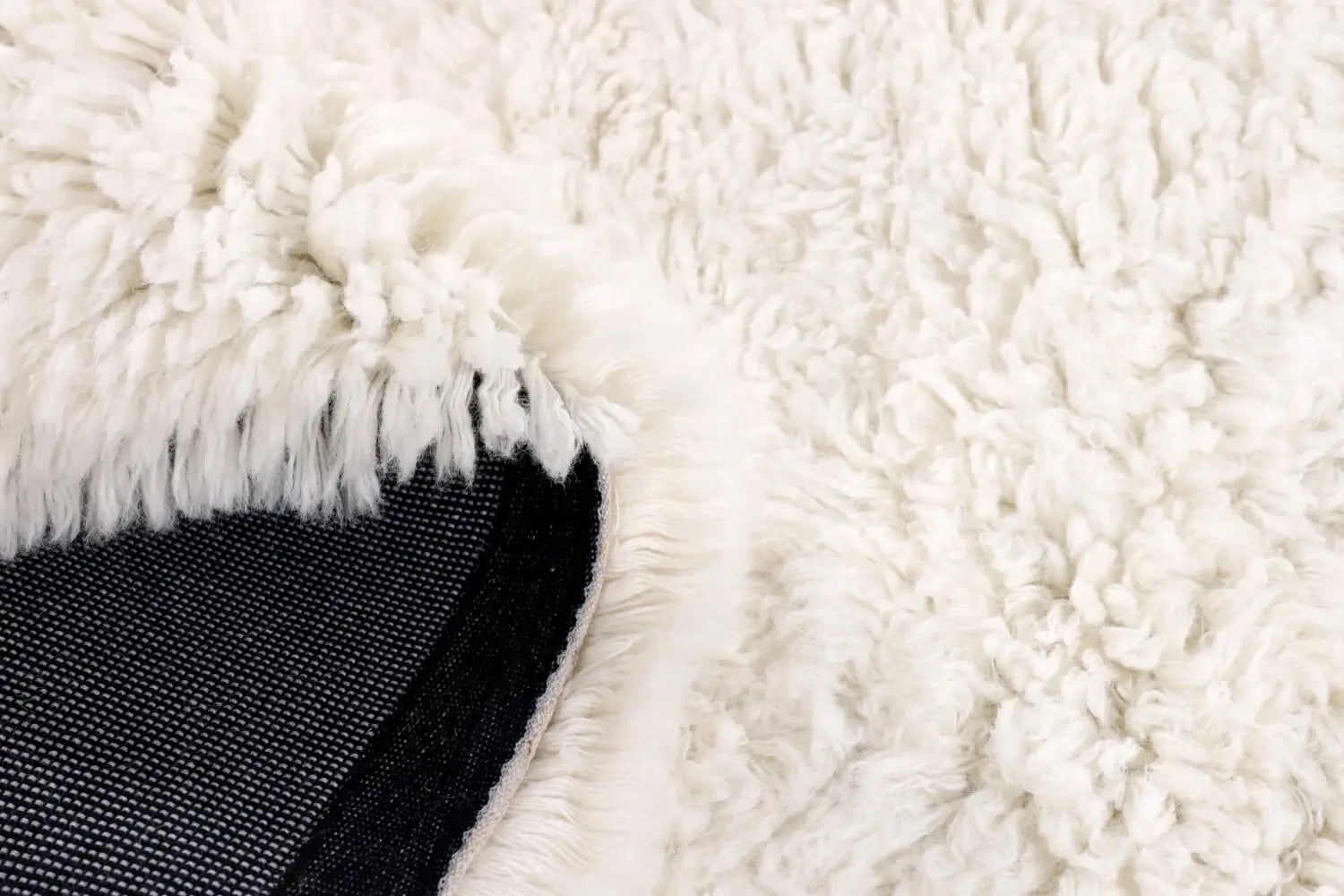 Bay wool tufted rug