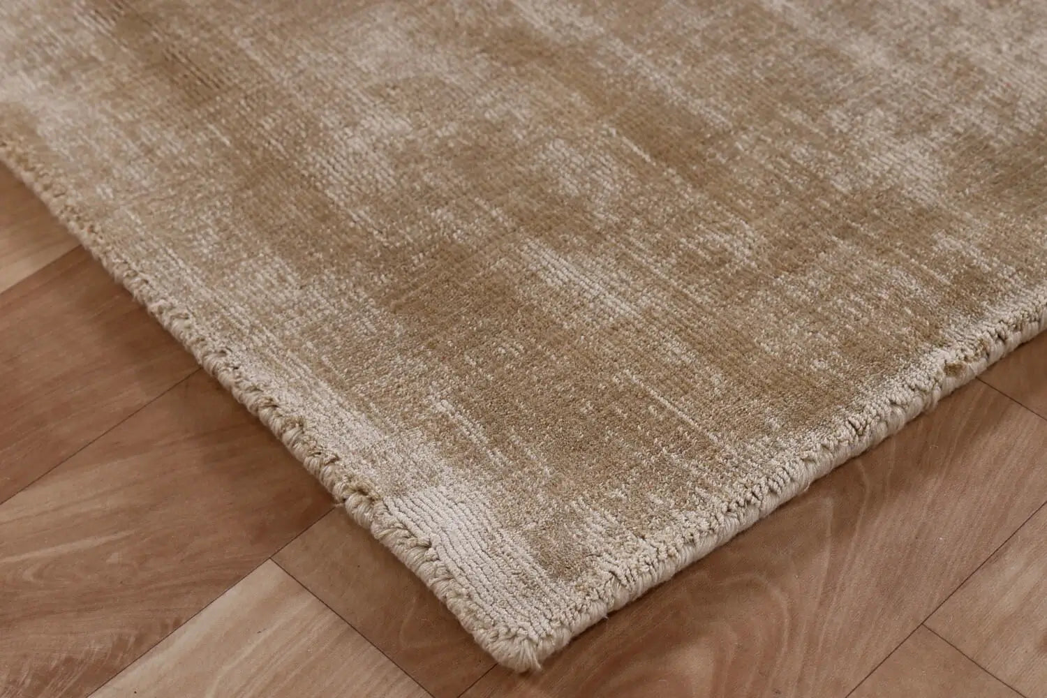 Elegant viscose rug