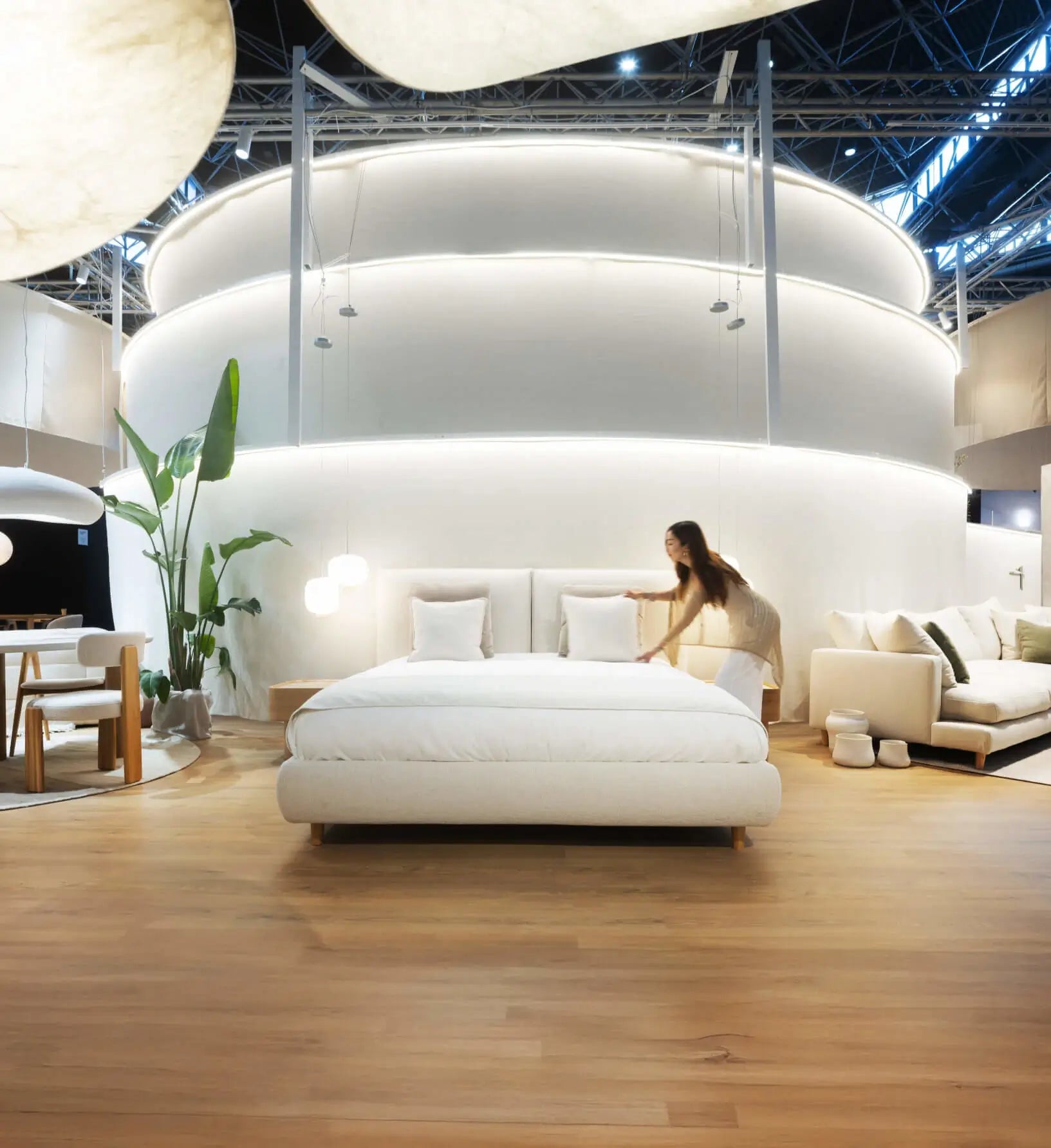 Delos bed with custom upholstery for a 200 x 200 cm mattress