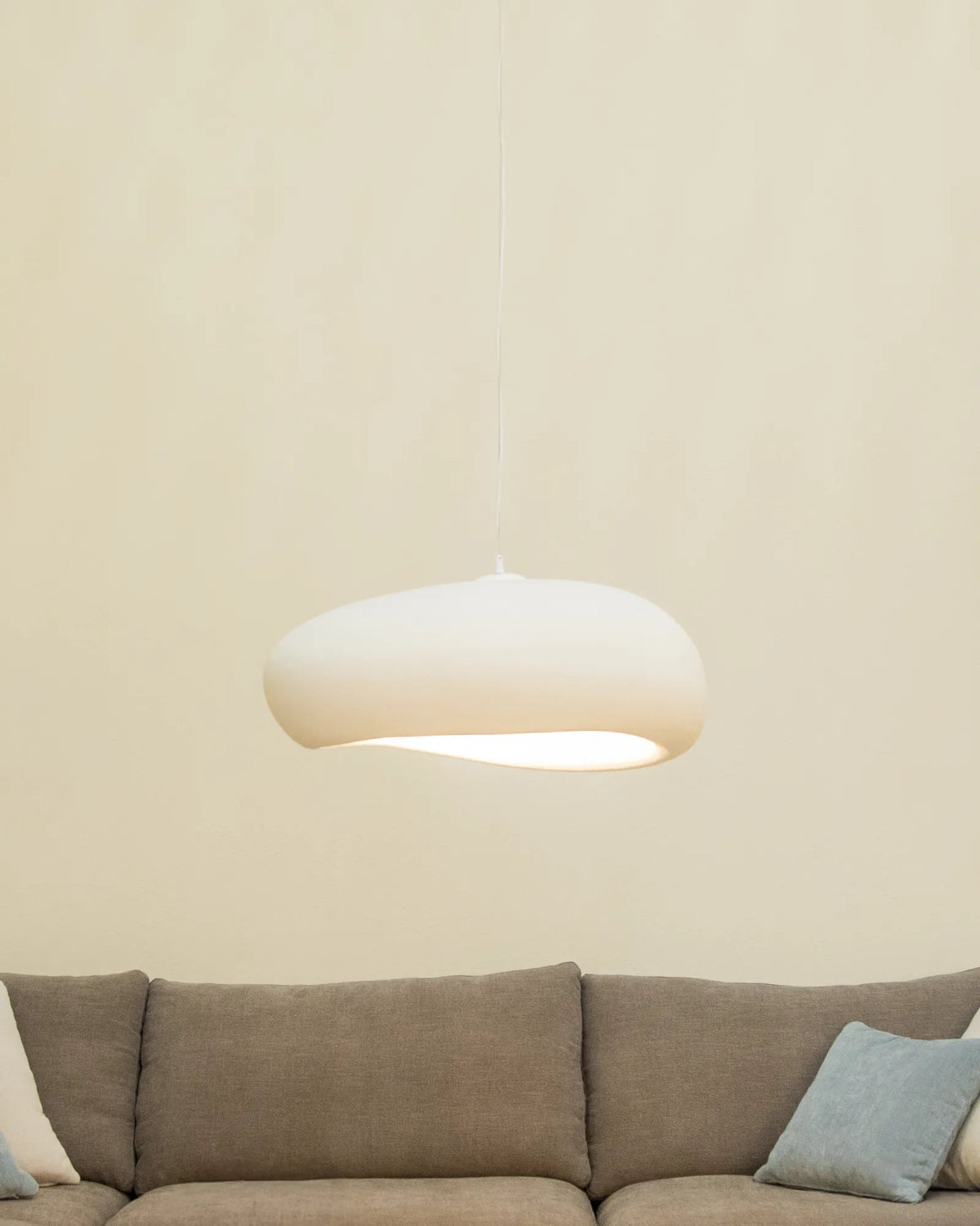 Lámpara techo colgante salón comedor resina multiformato artesanal orgánica Moon