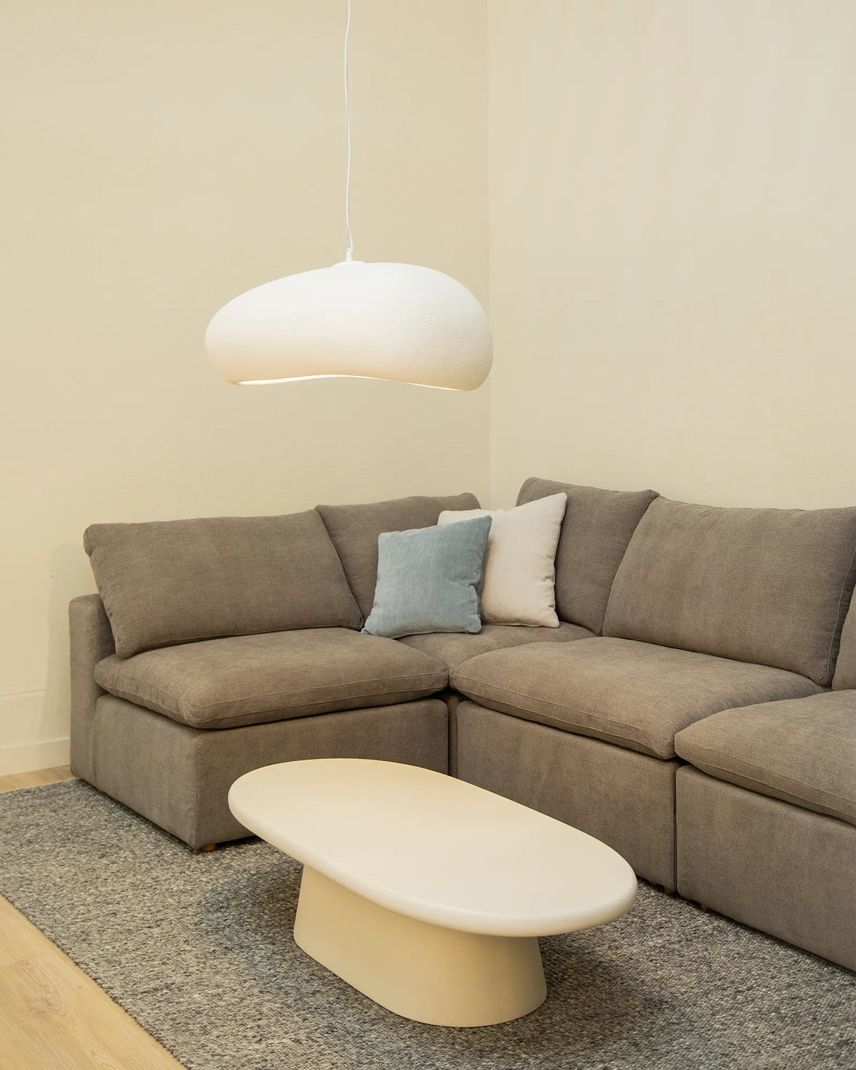 Lámpara techo colgante salón comedor resina multiformato artesanal orgánica Moon