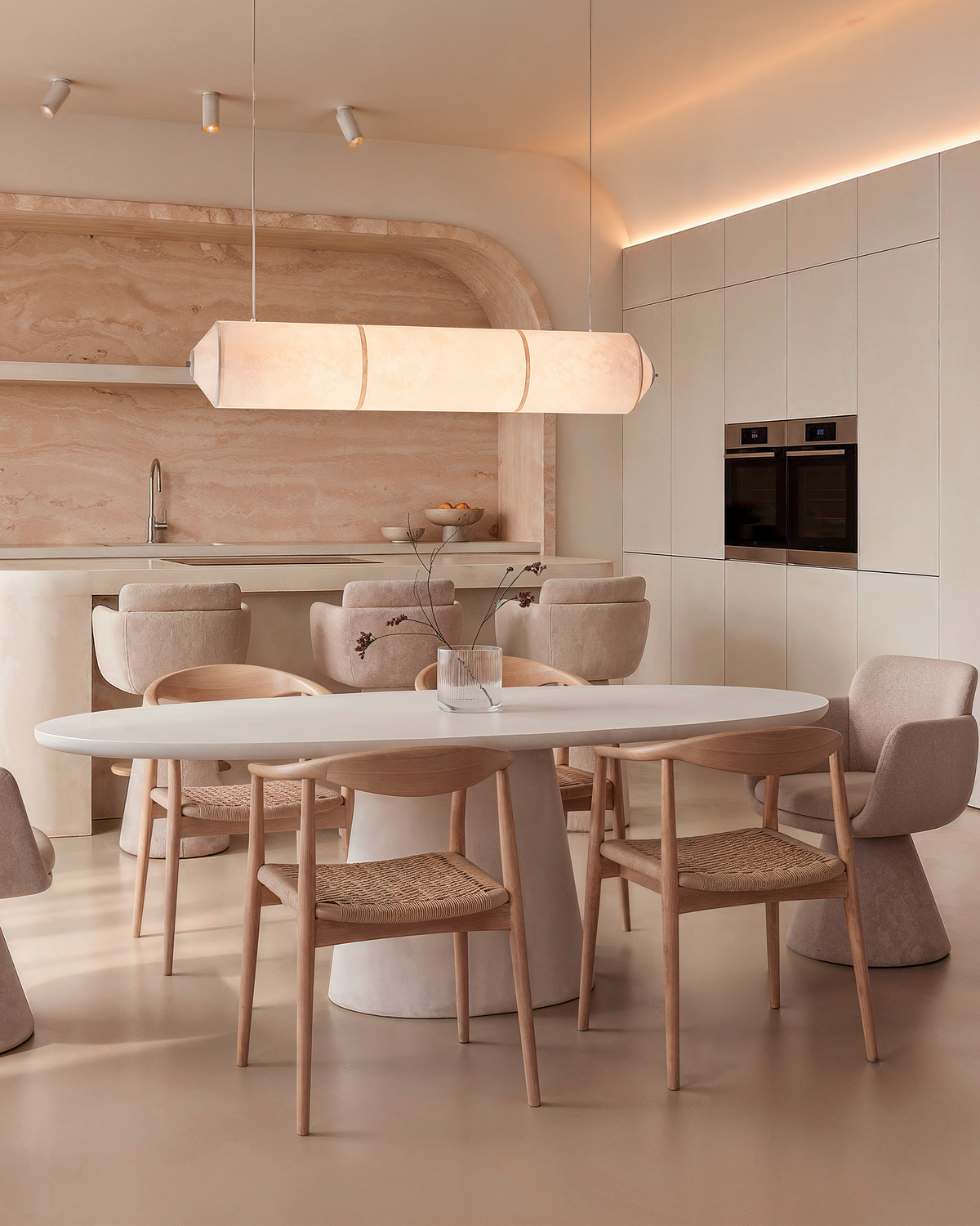 Silla de comedor giratoria con reposabrazos tapizada en Velia Beige Niza