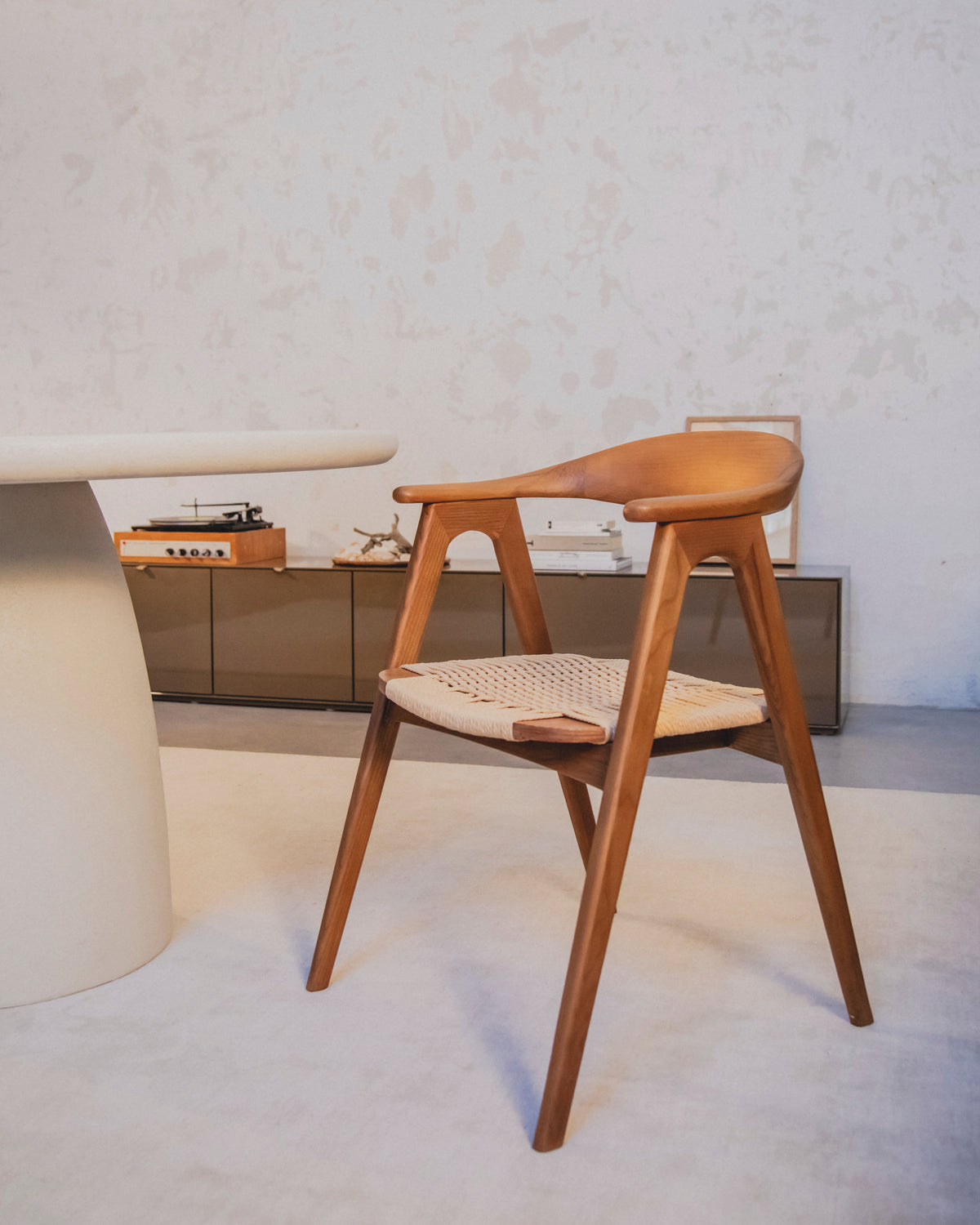 Chaise de salle à manger avec accoudoirs assise en corde Korda