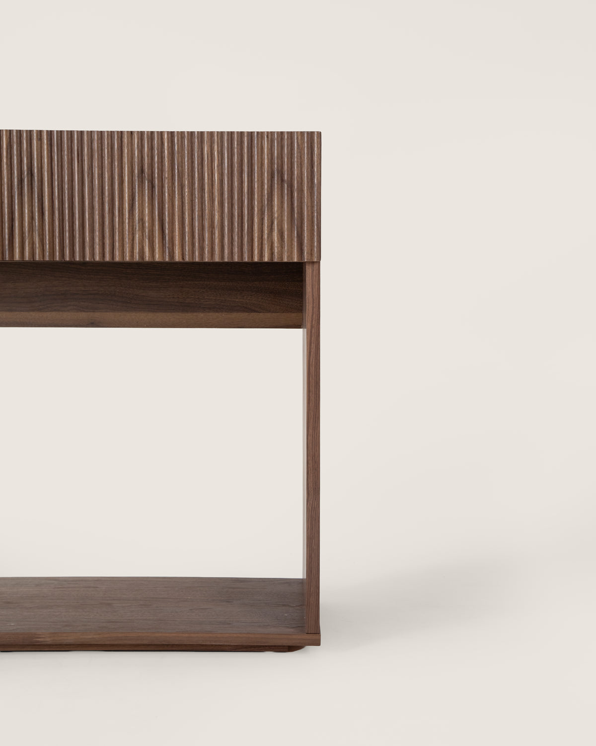 Console Sandy avec tasseaux en bois finition noyer et plateau effet marbre travertin