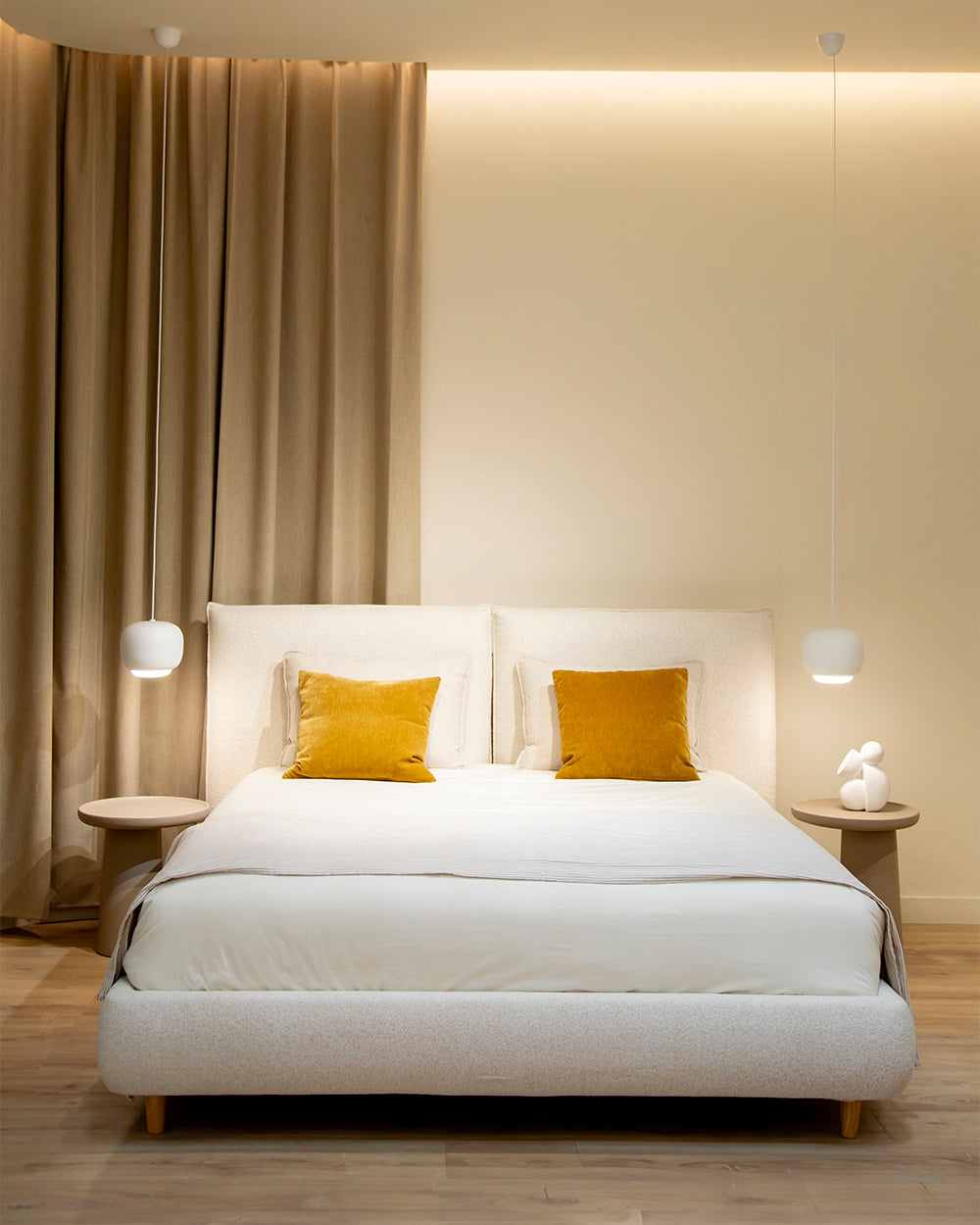 Delos bed with custom upholstery for a 200 x 200 cm mattress