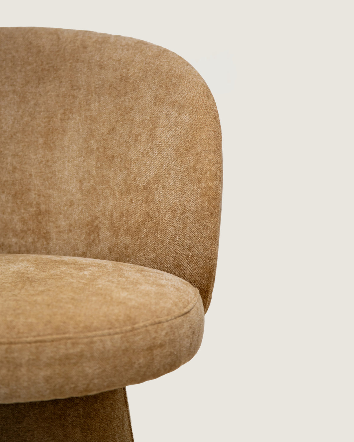 Silla cómoda comedor nórdica tapizada Vita Camel Aura