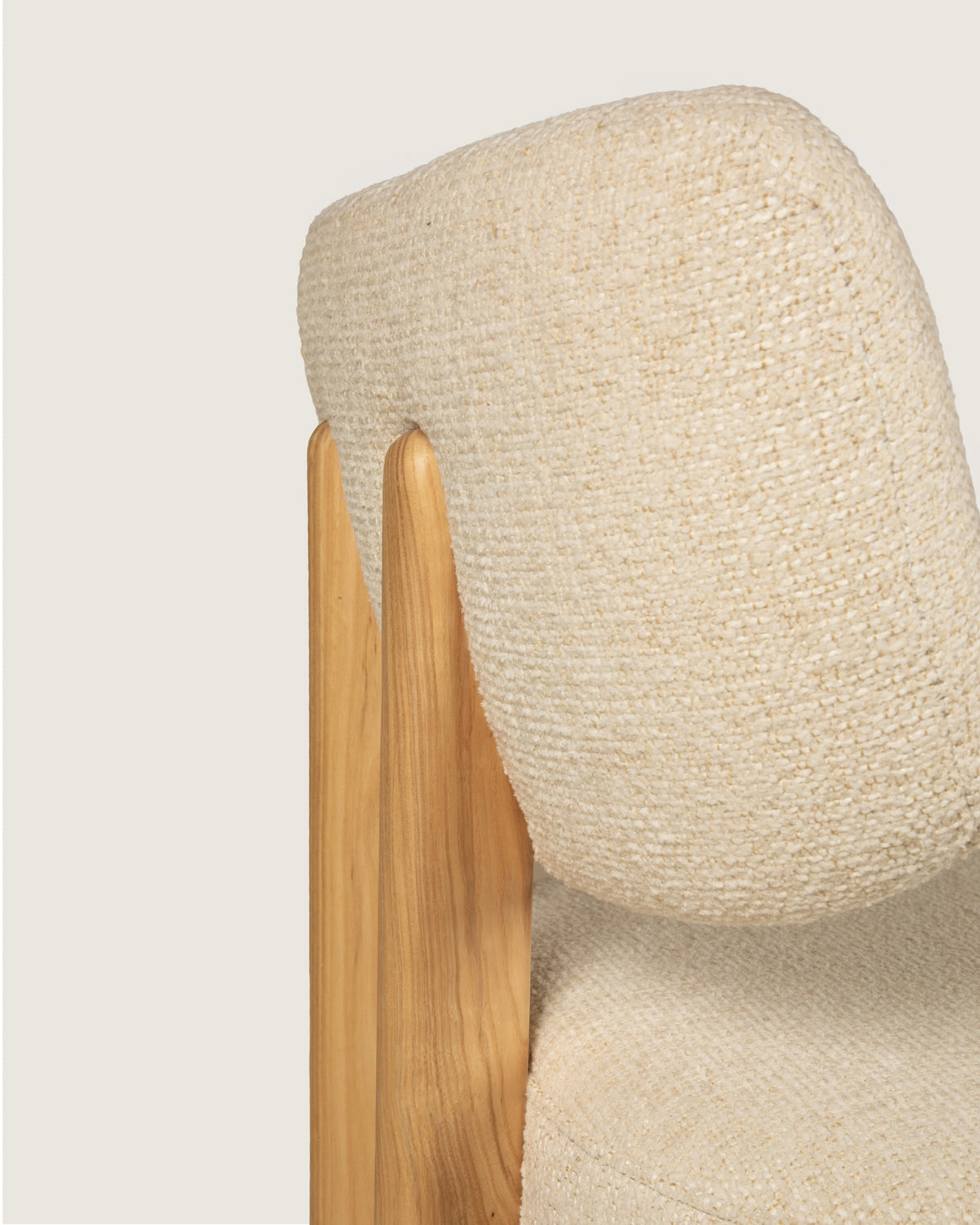 Silla cómoda comedor nórdica tapizada madera fresno maciza patas de madera Jade