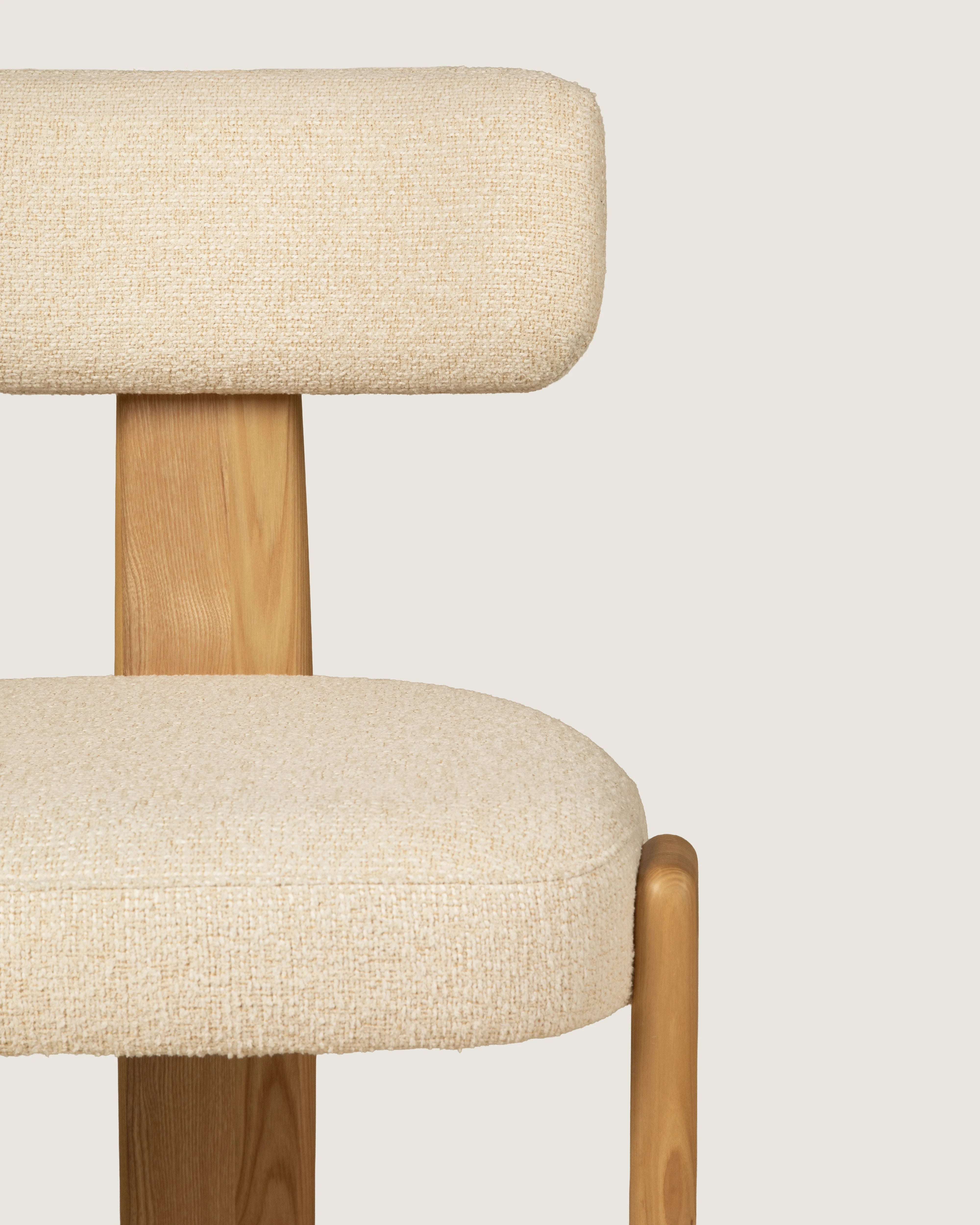 Silla Lea en tapicería dolmen creme