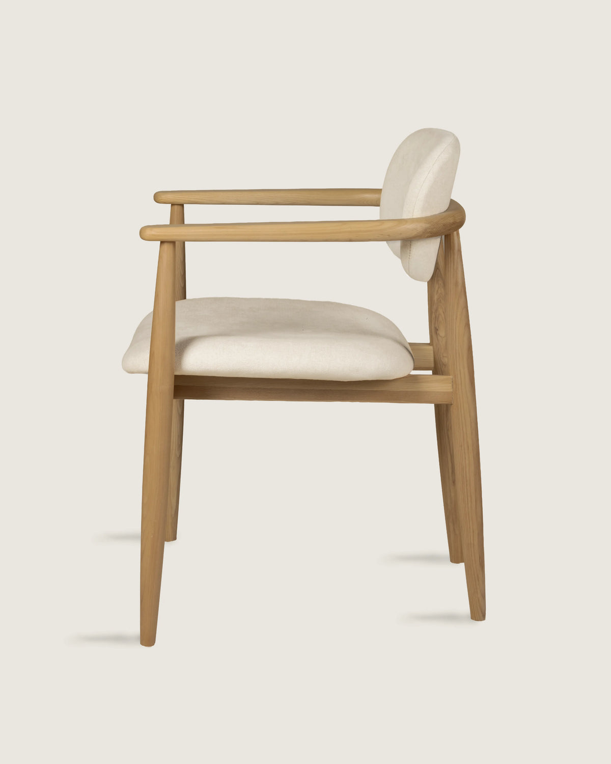 Chaise Lys avec finition en bois divers et revêtement en vita crème