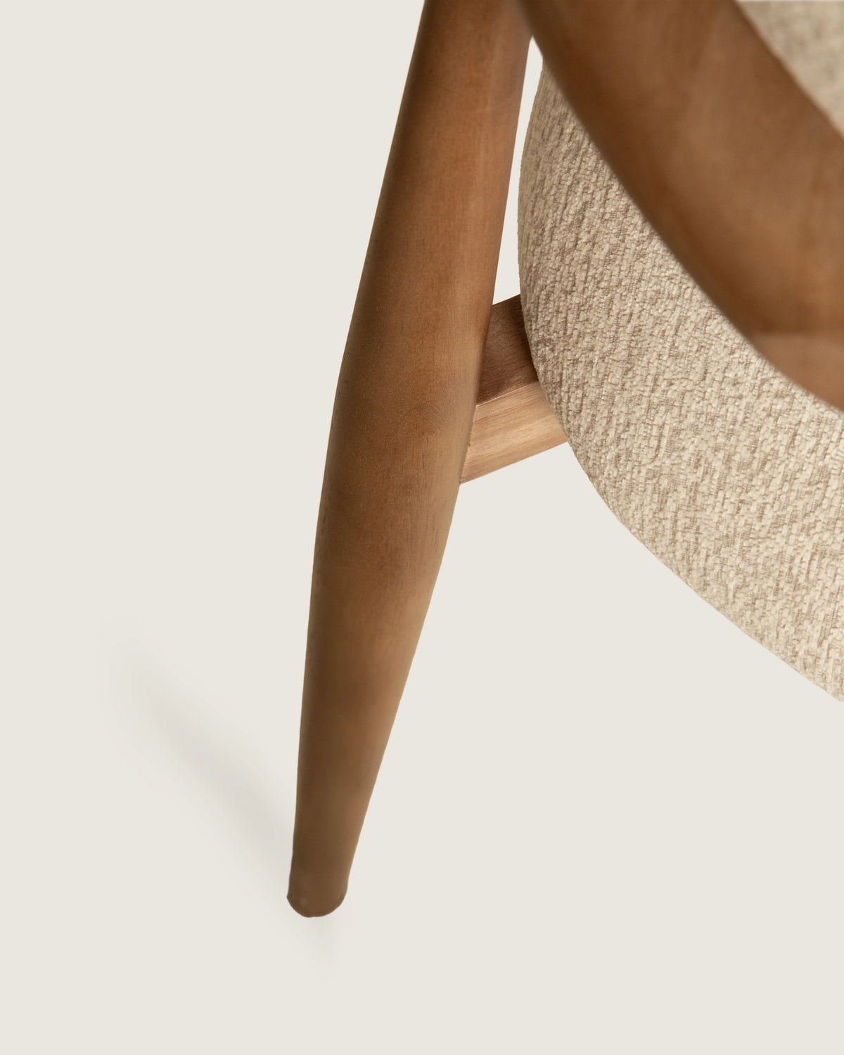 Silla cómoda comedor nórdica, tapizada madera nogal maciza patas de madera Selen