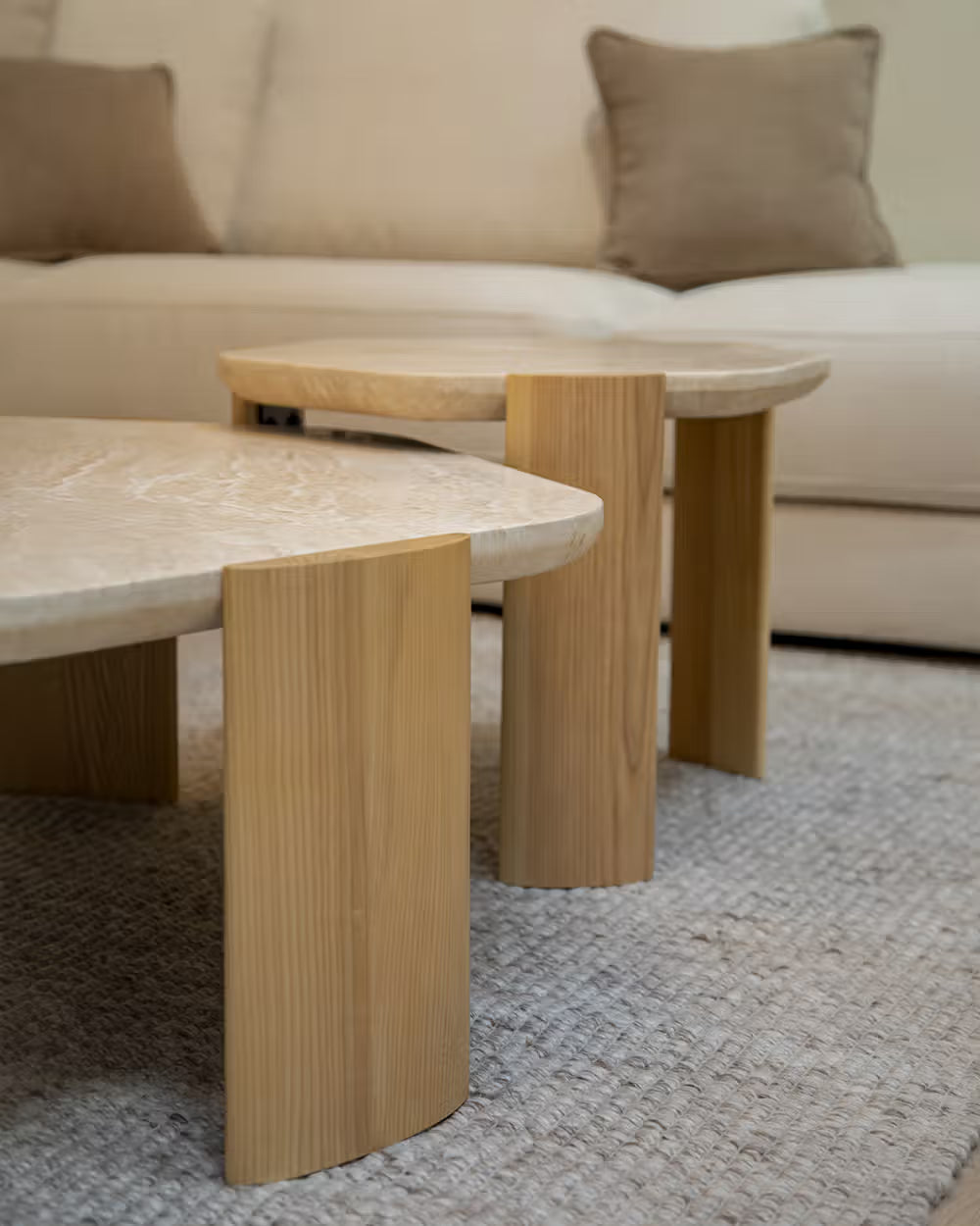 Mesa auxiliar salón comedor hexagonal madera y mármol calidad premium pequeña travertino blanco Paraná