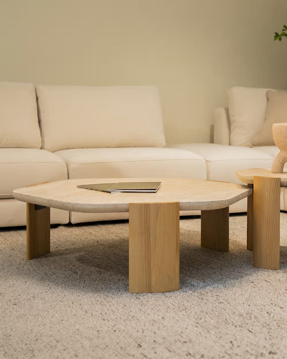 Mesa auxiliar salón comedor hexagonal madera y mármol calidad premium pequeña travertino blanco Paraná