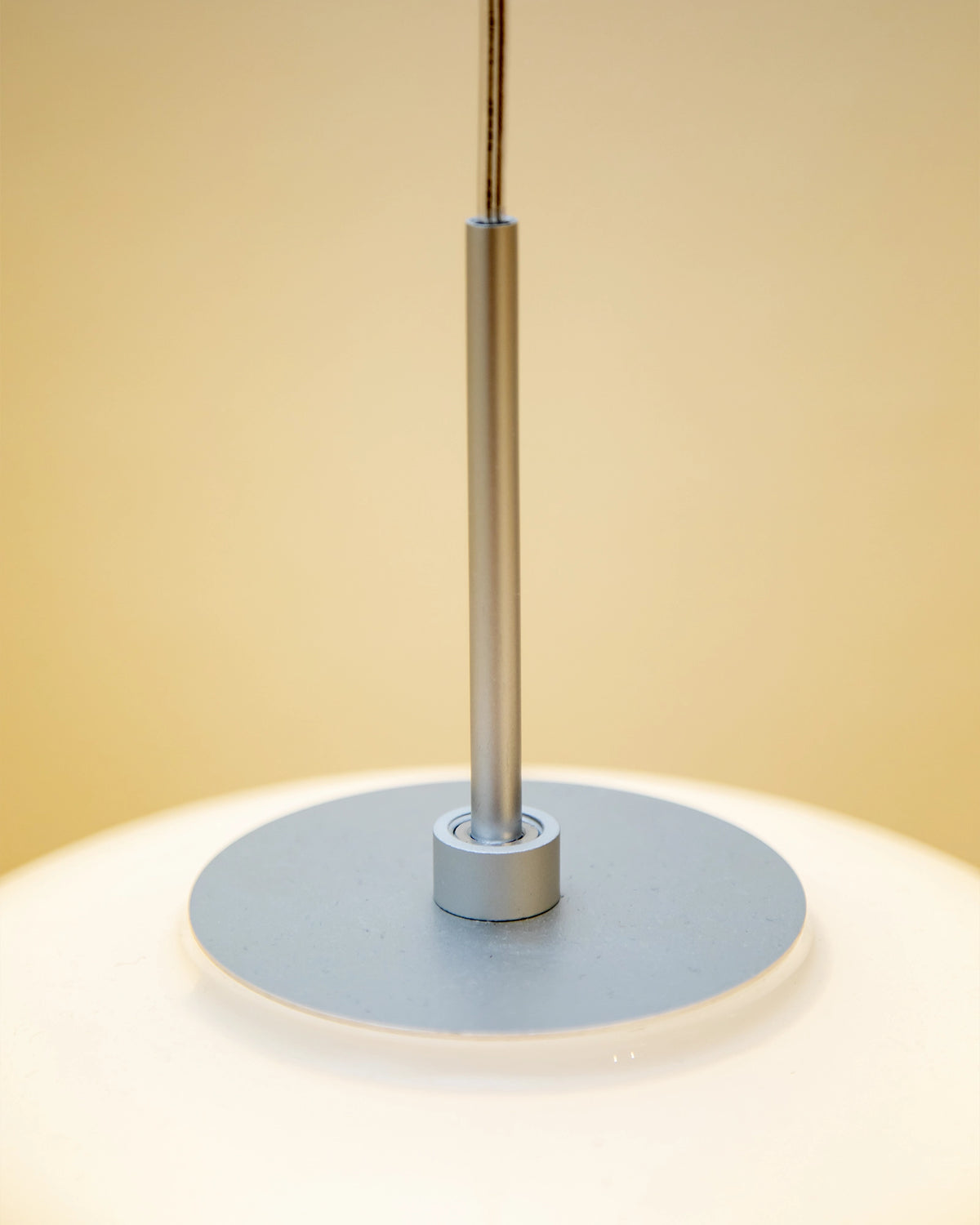Lámpara techo colgante salón comedor cristal mediana artesanal ovalada Ánima