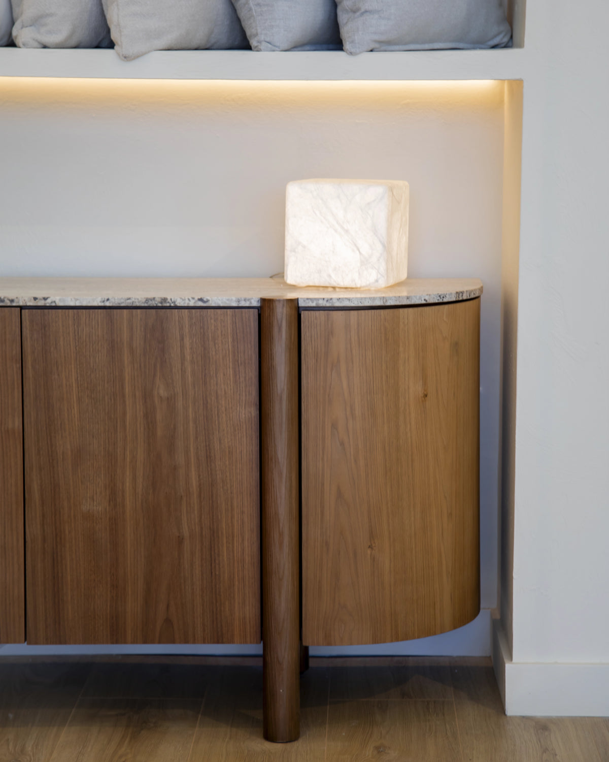 Cube table lamp