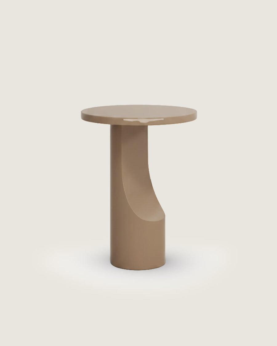 Alia round side table in microcement with a high-gloss finish