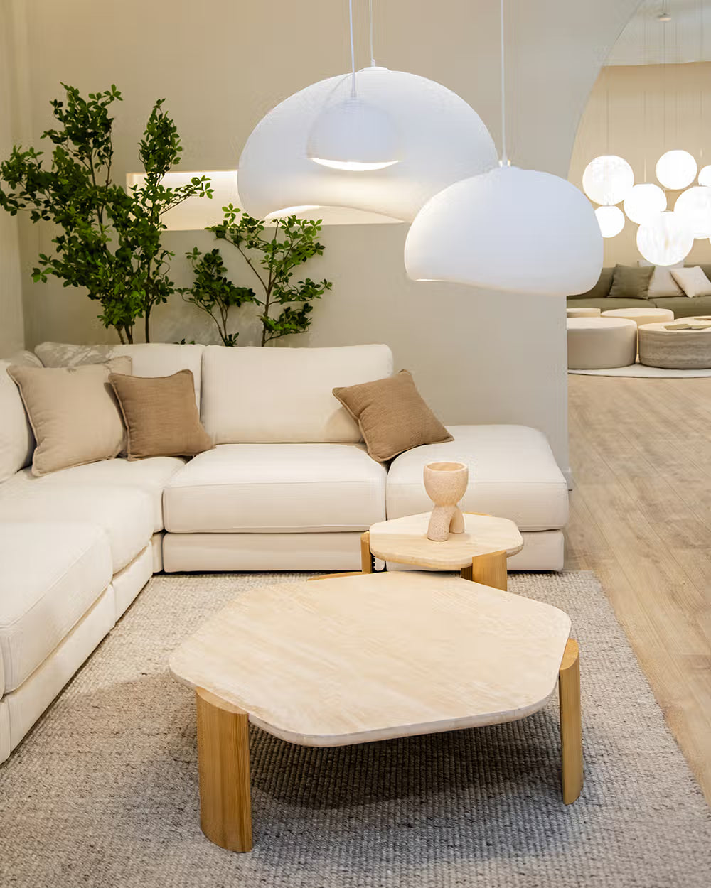 Mesa auxiliar salón comedor hexagonal madera y mármol calidad premium pequeña travertino blanco Paraná