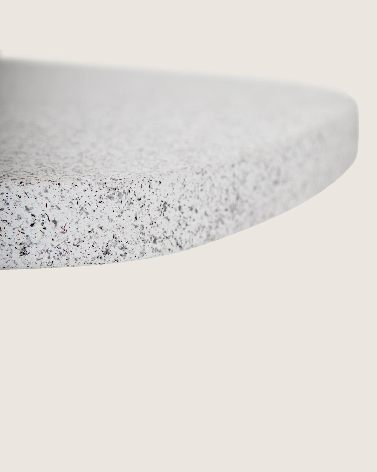 Mesa auxiliar cuadrada 39x39 en microterrazo Flint