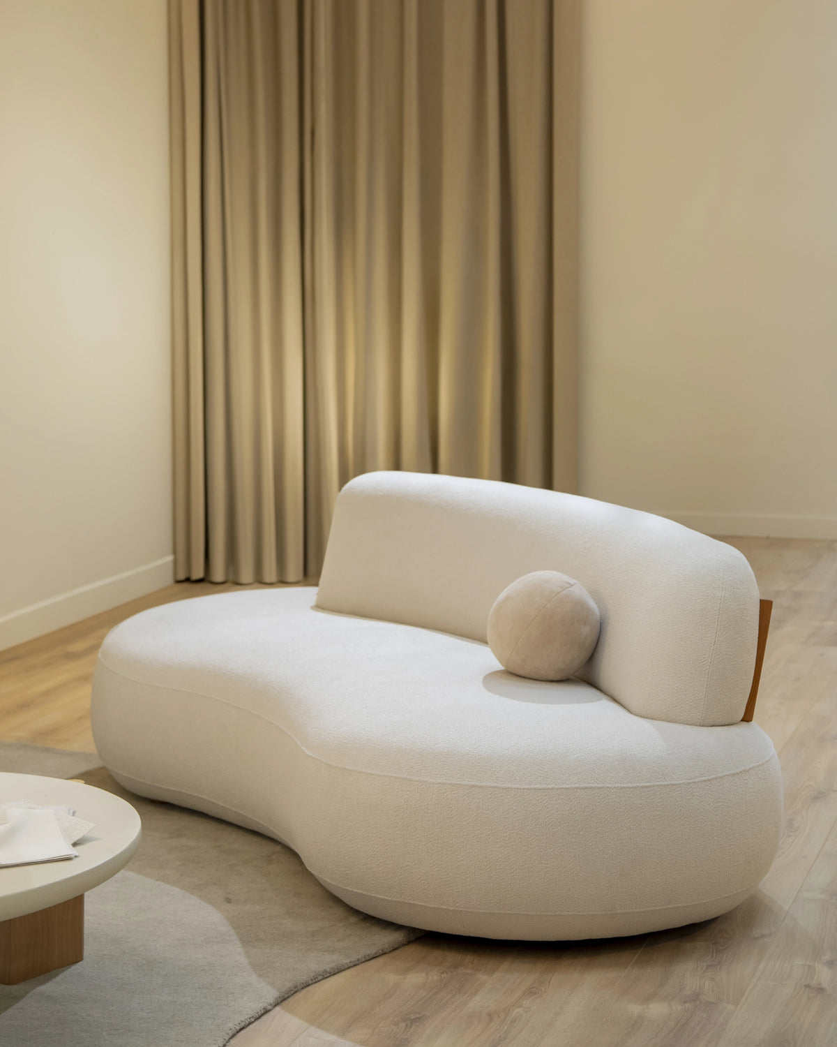 Onda 3 seater sofa upholstered in Duna Bone 220 cm