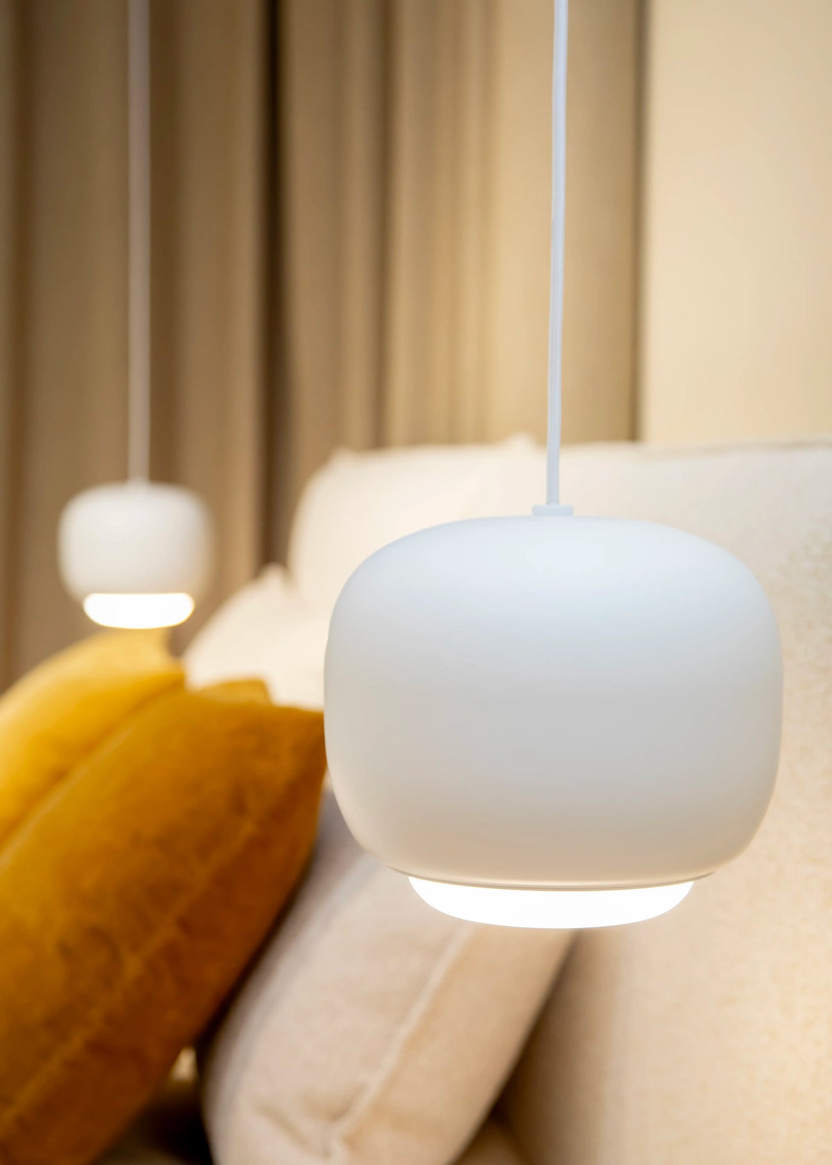 Suspension Drop White