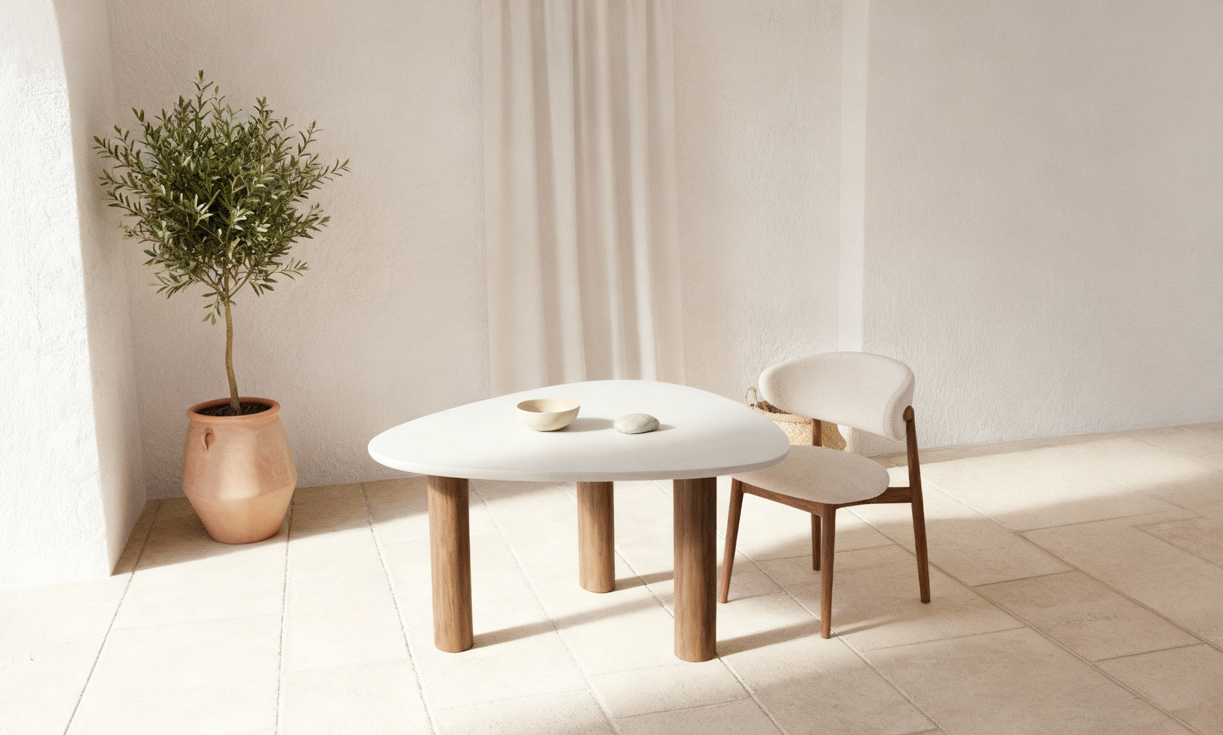 Silla Selen en nogal con tapicería eos creme