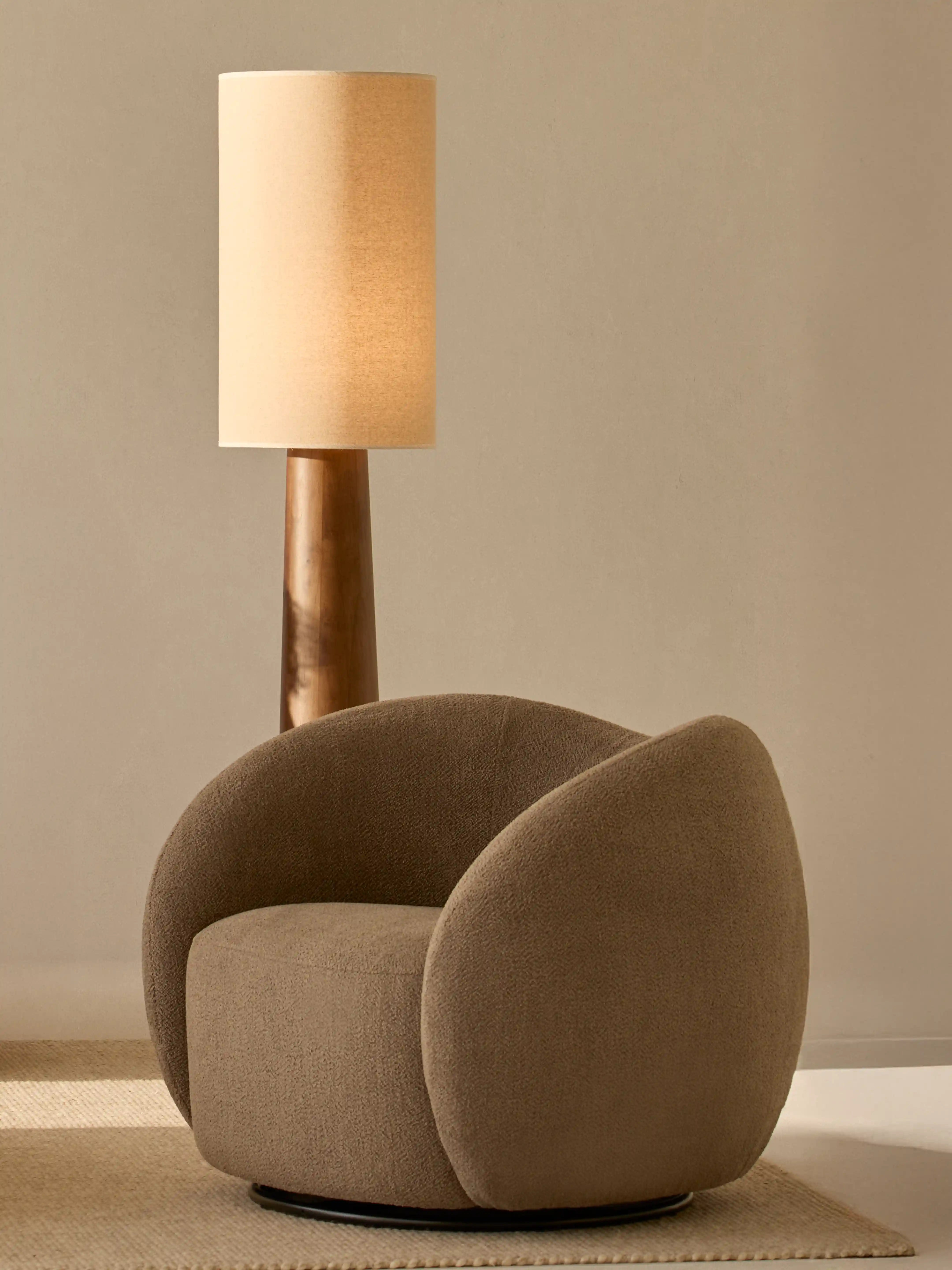 Butaca Sofía con tapicería duna bone y duna taupe