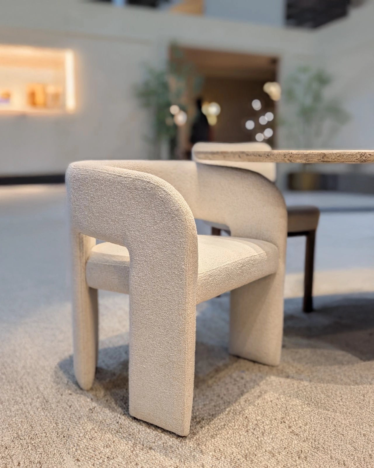 Silla Vera en tapicería dolmen creme