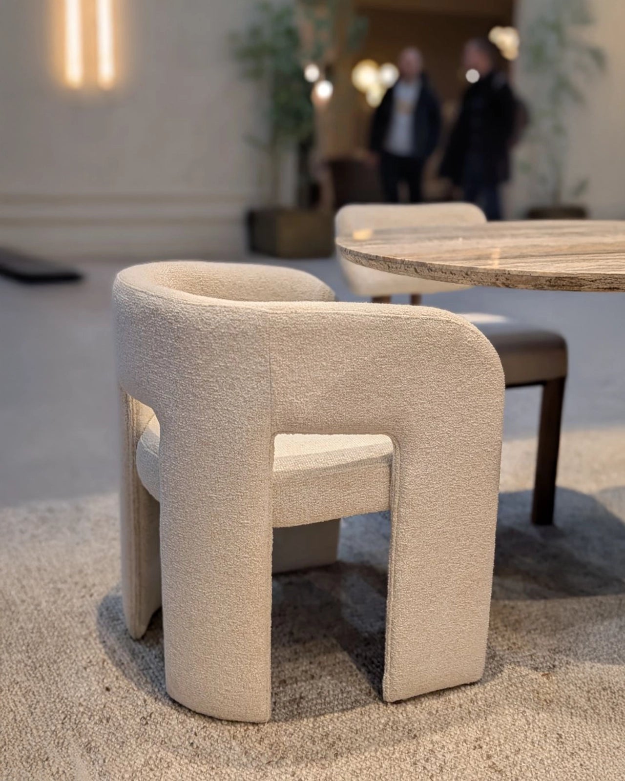 Silla Vera en tapicería dolmen creme